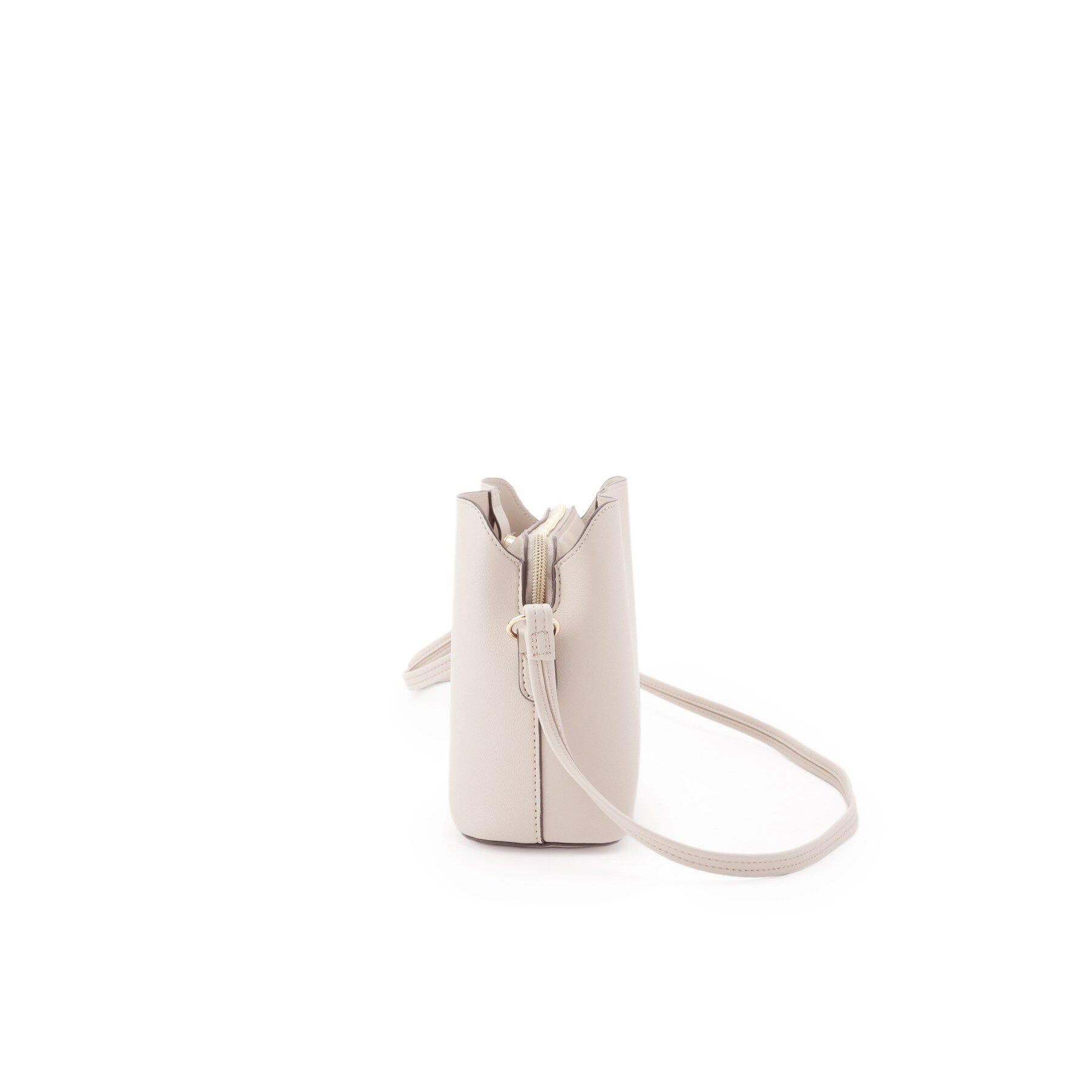 SHOO･LA･RUE「コンパクトながらしっかり入る 一枚革風 3層ショルダーバッグ」|ショルダー・メッセンジャー|