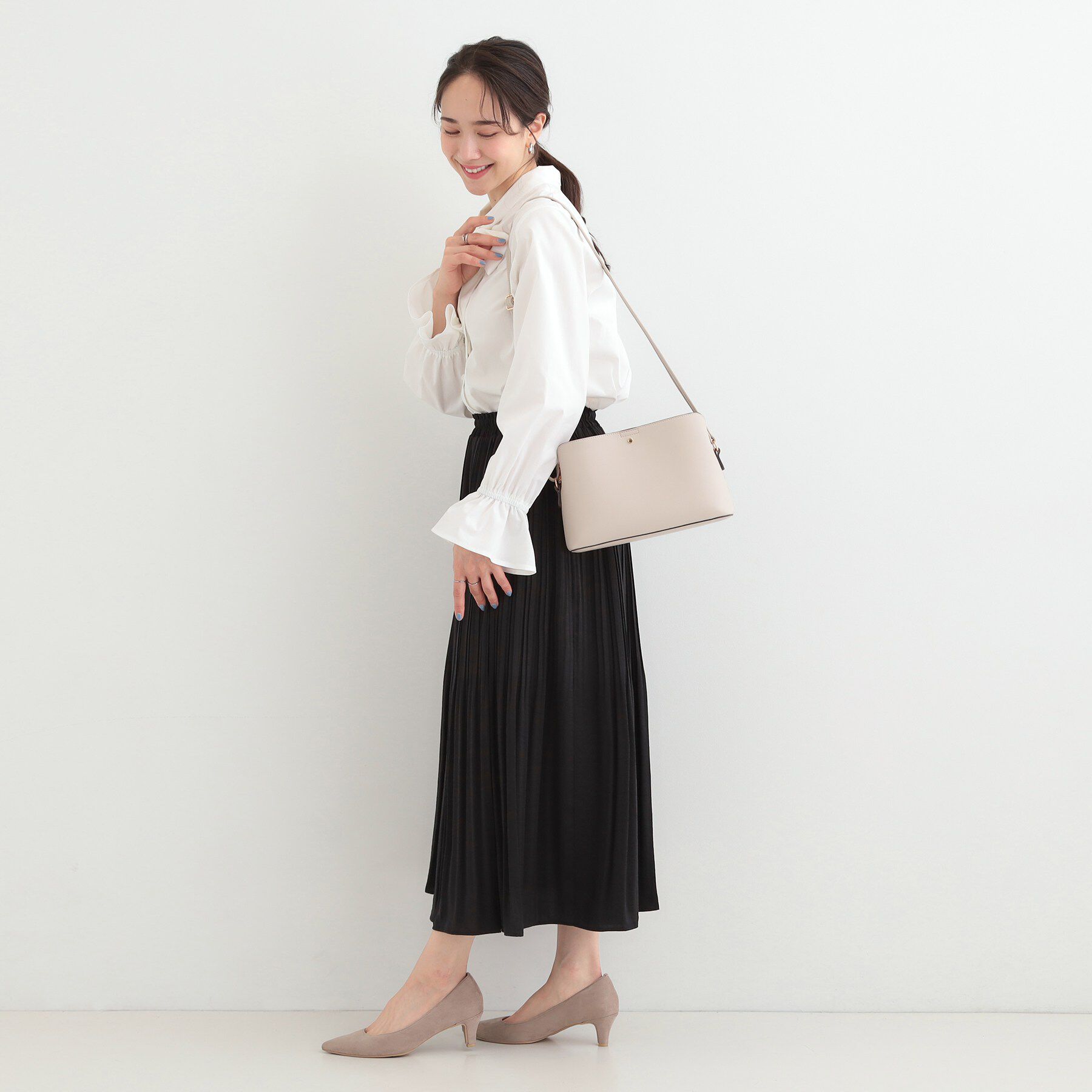 SHOO･LA･RUE「コンパクトながらしっかり入る 一枚革風 3層ショルダーバッグ」|ショルダー・メッセンジャー|