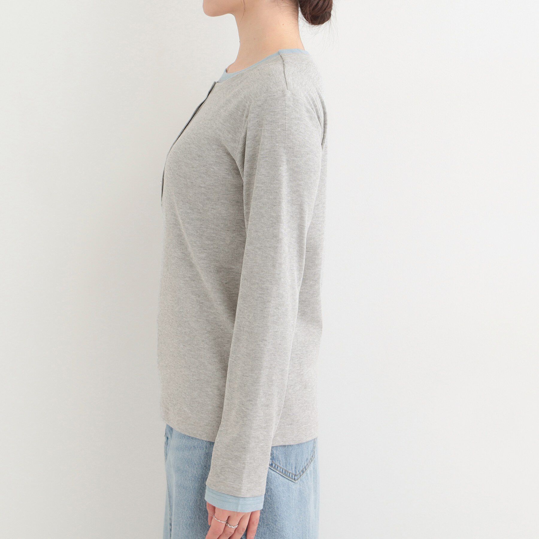 SHOO･LA･RUE「【洗濯機可/S-LL】1枚でサマ見え レイヤード風配色 ヘンリーネックロンT」|Tシャツ・カットソー|