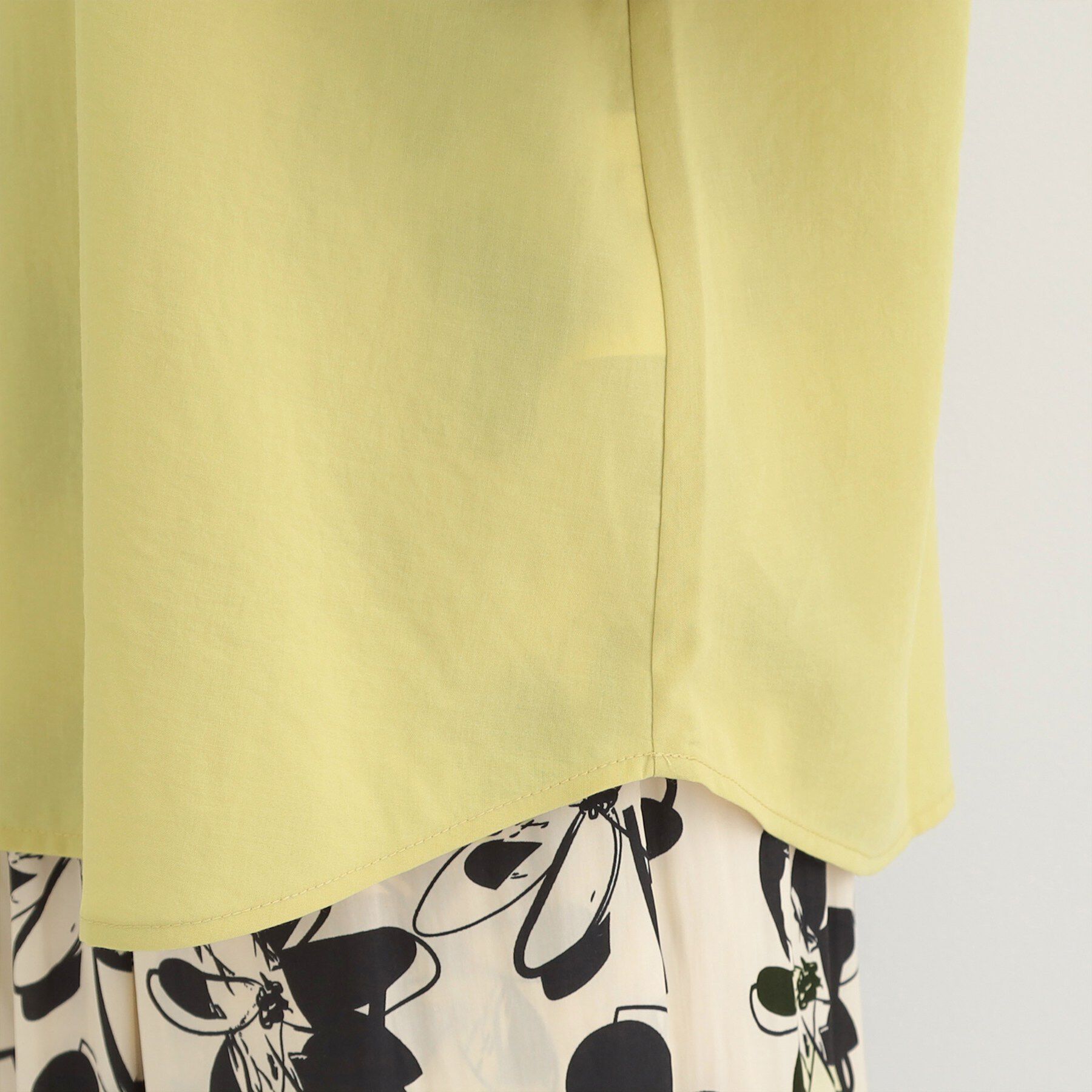 SHOO･LA･RUE「【洗濯機可/S-LL】透かし編み柄が上品な レース切り替えブラウス」|シャツ・ブラウス|