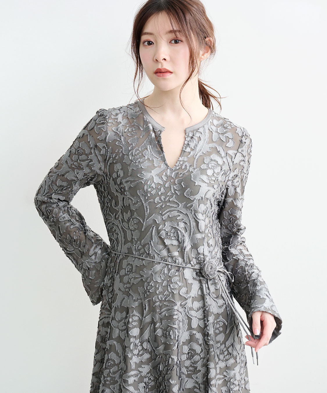 COCO DEAL「コサージュチョーカー付きオパールメッシュワンピース」|ワンピース|