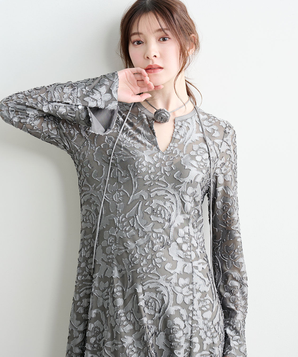 COCO DEAL「コサージュチョーカー付きオパールメッシュワンピース」|ワンピース|