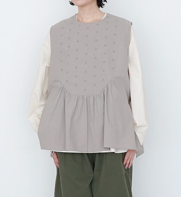 オオカミとフクロウ「オオカミと今宵、月の丘で」|ベスト・ジレ|グレー