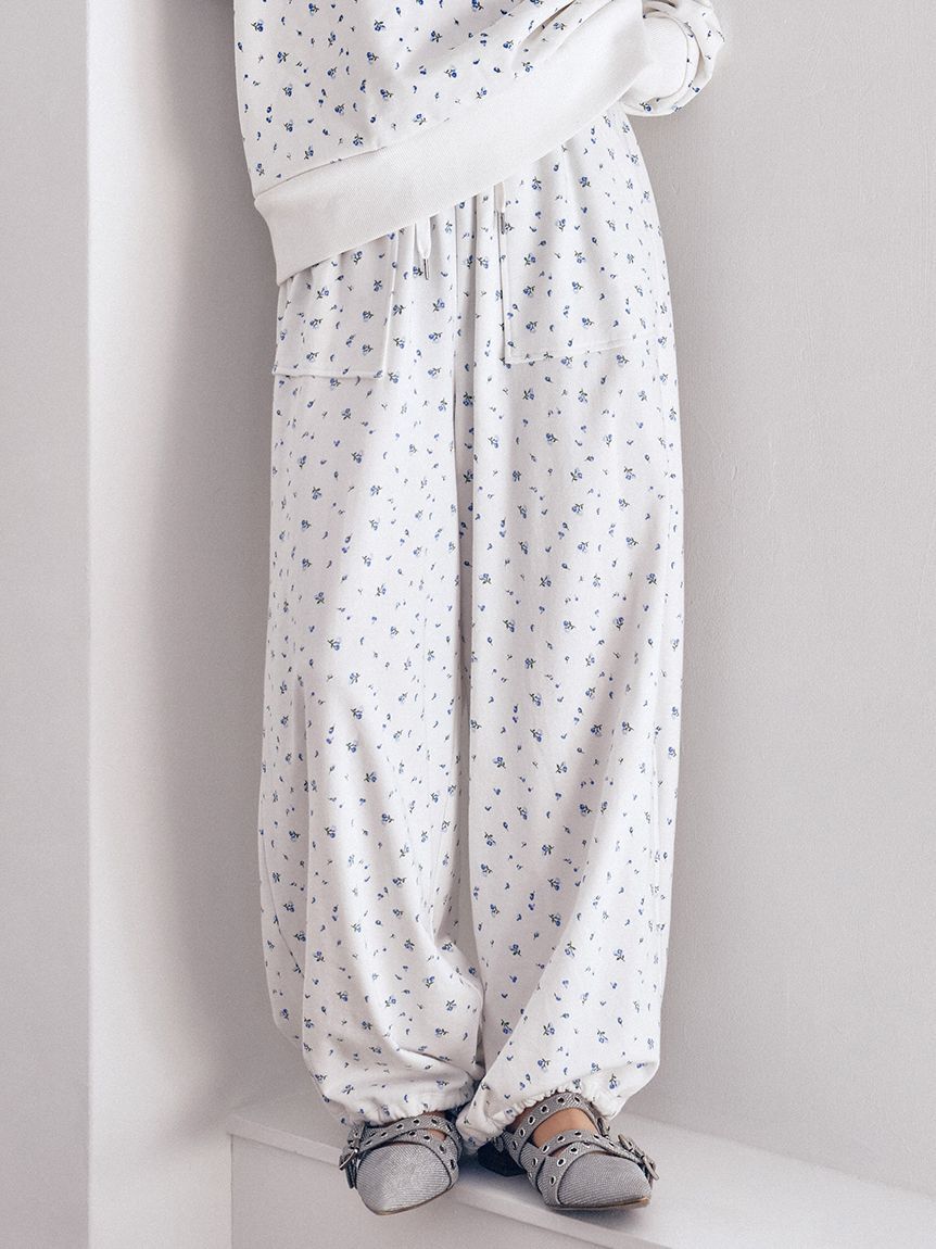 FURFUR「【限定カラー】ミニフラワープリントスウェットパンツ」|チノ|