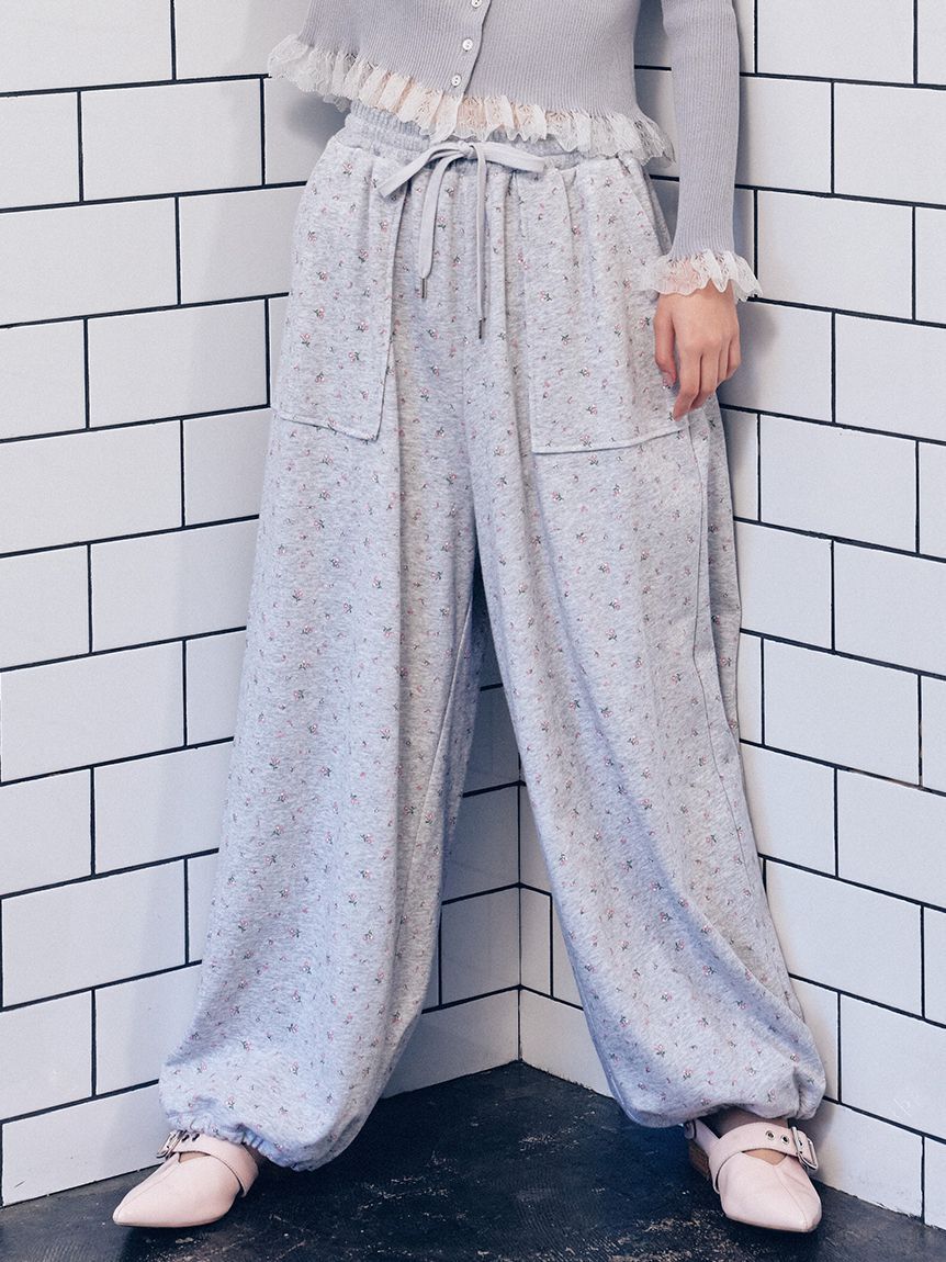 FURFUR「【限定カラー】ミニフラワープリントスウェットパンツ」|チノ|LGRY