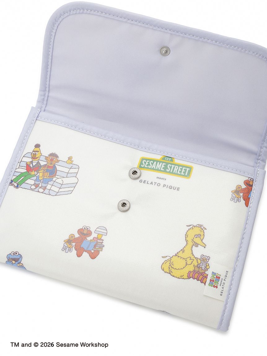 gelato pique「【SESAME STREET】総柄母子手帳ケースS」|マタニティ・ママグッズ|