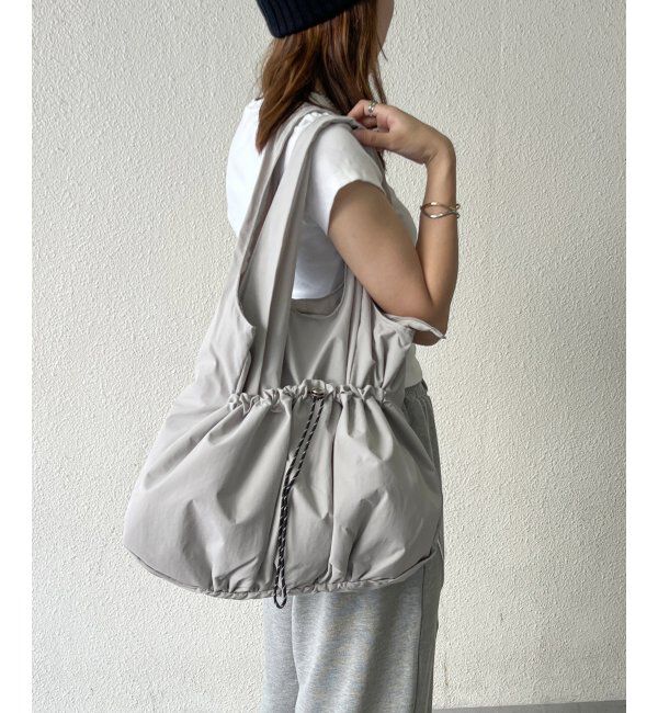 ikka「【雑誌InRed4月号掲載】撥水ドロストポケバルーントート」|トートバッグ|