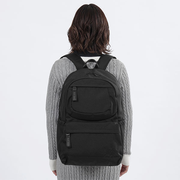MARY QUANT「オールブラックシンプルロゴ リュックL」|リュック|