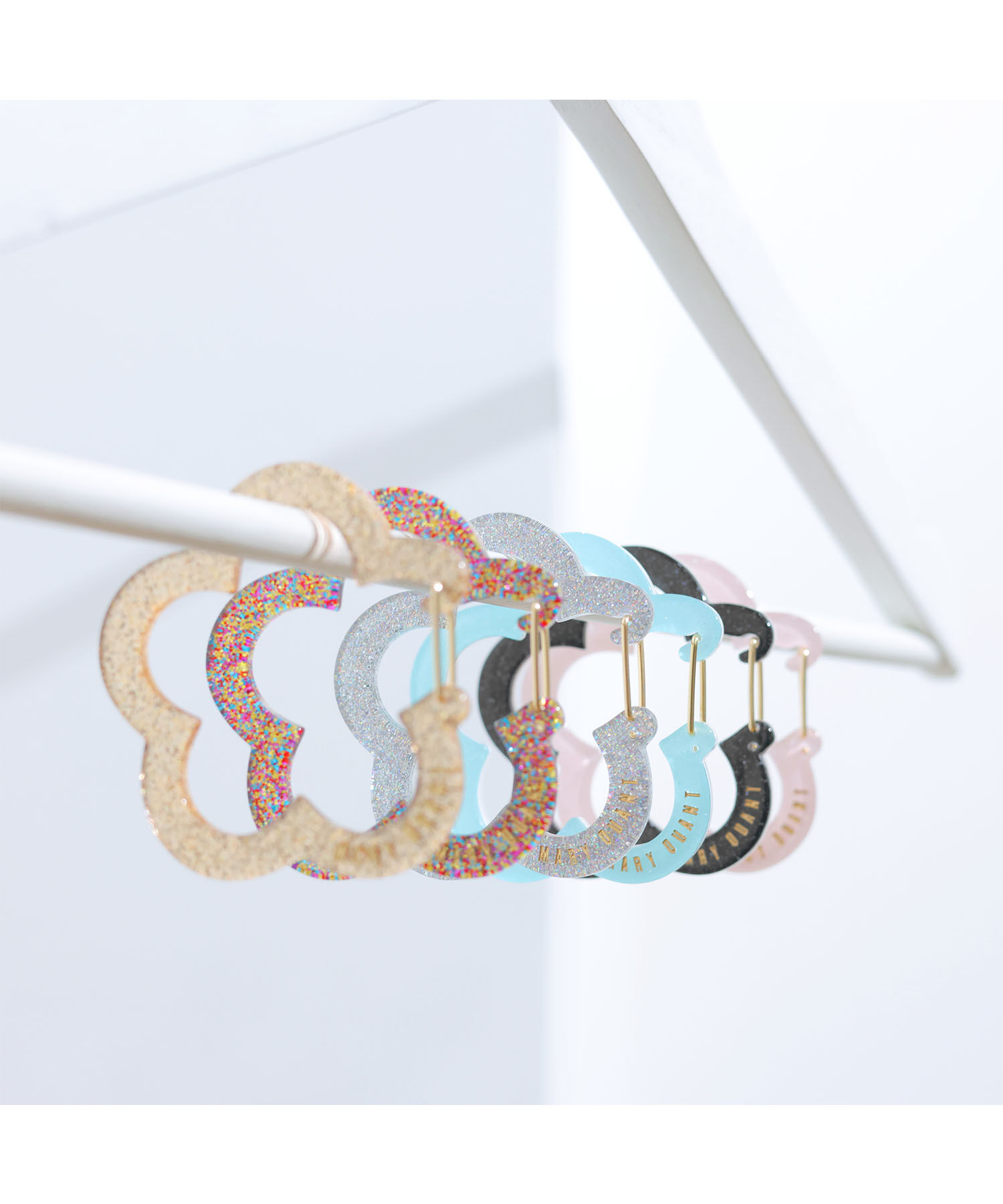 MARY QUANT「デイジーアウトラインアクリル カラビナ」|その他|