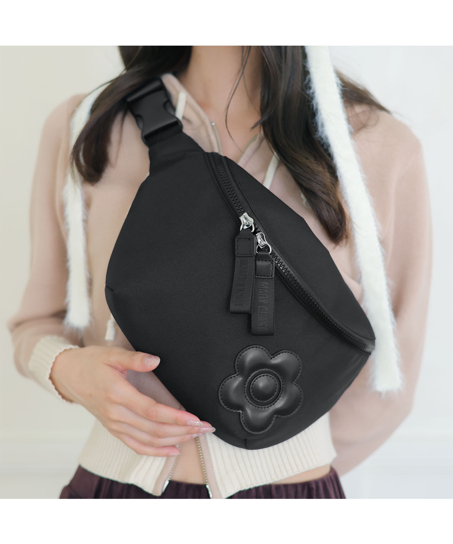 MARY QUANT「デイジーパッチライト ボディバッグ」|ショルダー・メッセンジャー|