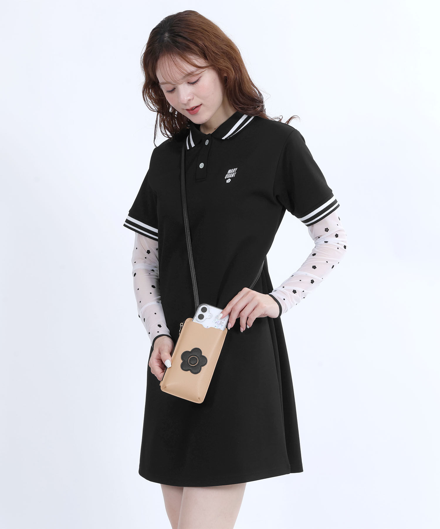 MARY QUANT「デイジーパッチ モバイルショルダー」|モバイルケース|ピンクベージュ