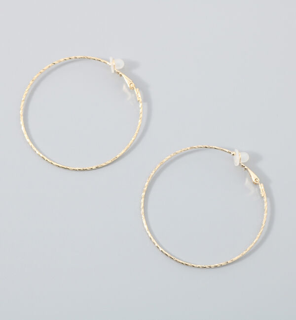 Phoebe「≪雑誌掲載≫ツイストラインフープイヤリング ゴールド」|イヤリング|ゴールド