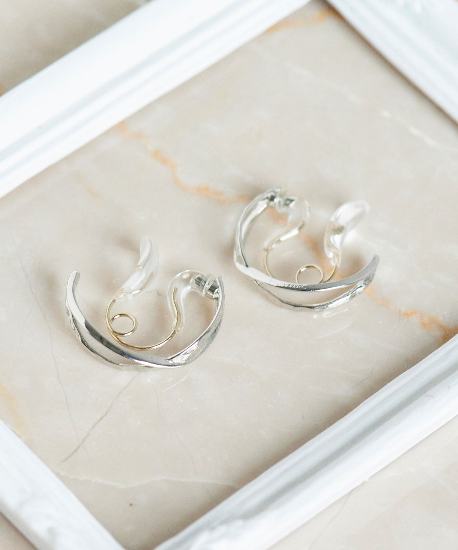 Phoebe「【シリーズ累計販売10000点突破】金属アレルギー対応痛くないシリーズ クリスタルループフィットイヤリング」|イヤリング|