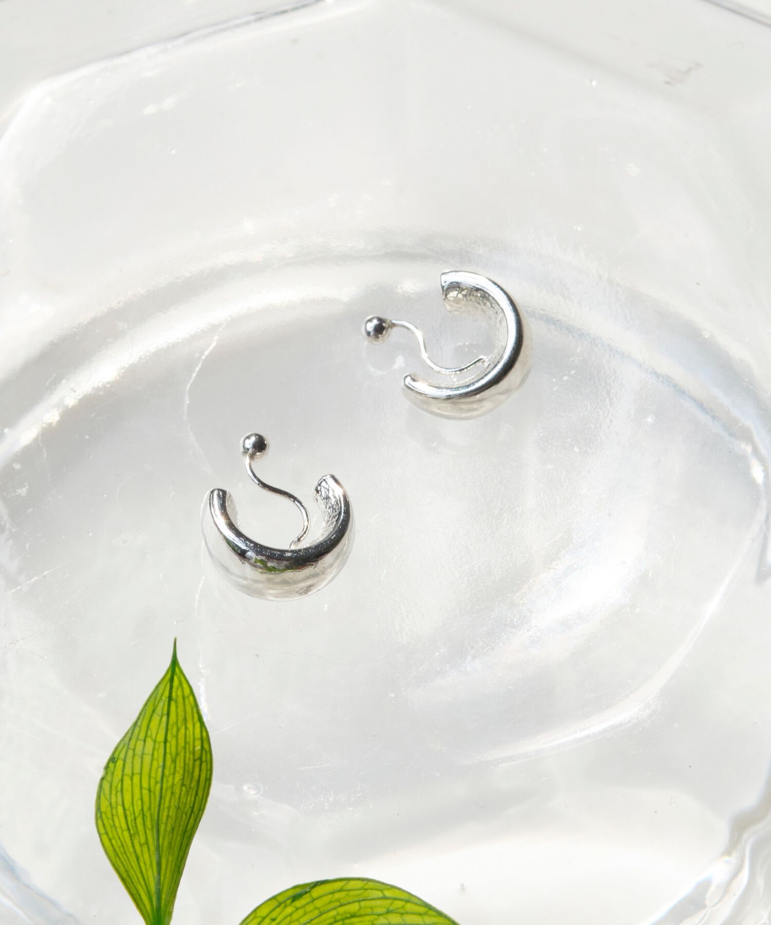 Phoebe「【金属アレルギー対応】【痛くないシリーズ】モードミニマルフープライトフィットイヤリング　シルバー」|イヤリング|