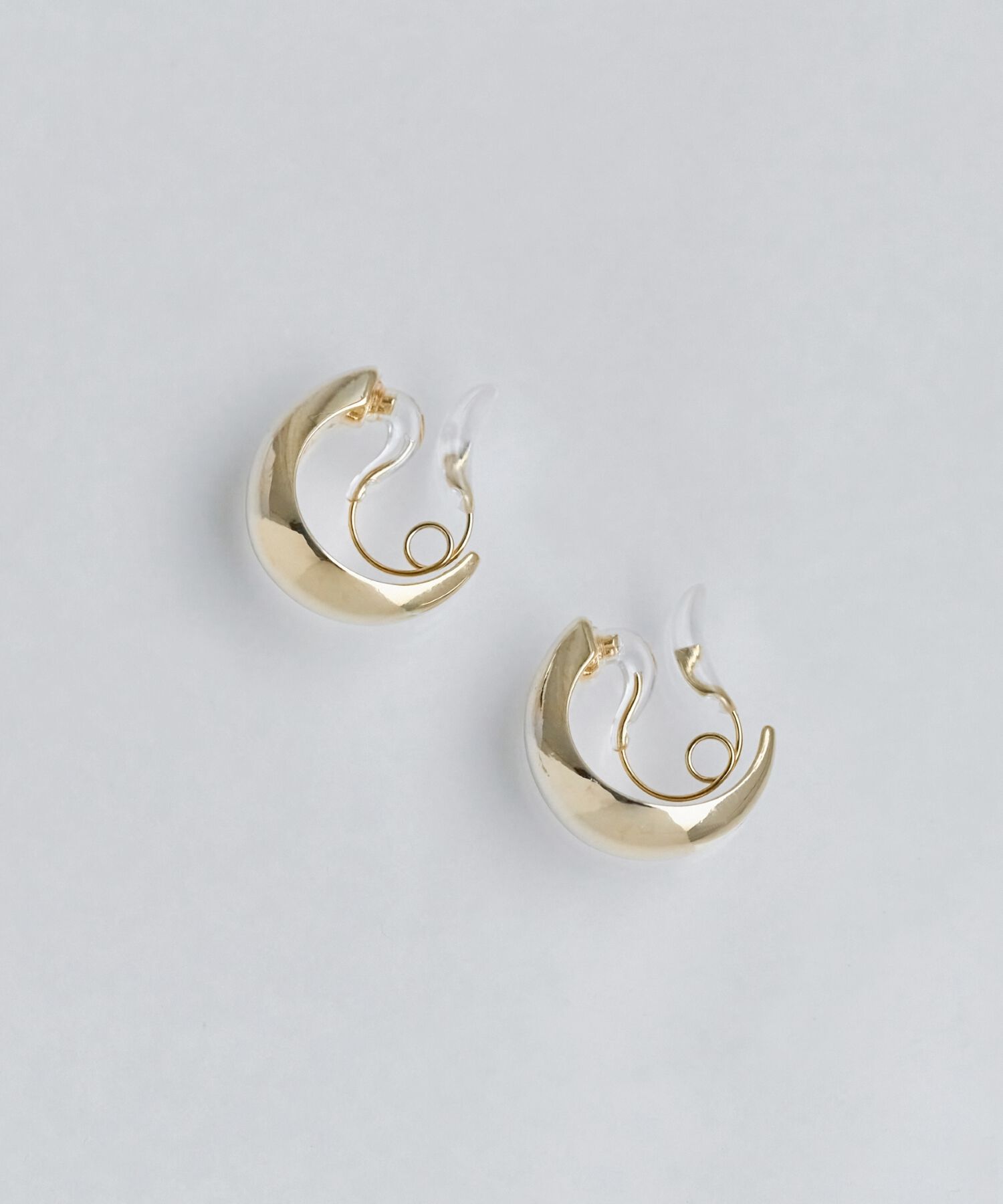 Phoebe「【金属アレルギー対応/痛くないシリーズ】モードループフィットイヤリング　ゴールド」|イヤリング|