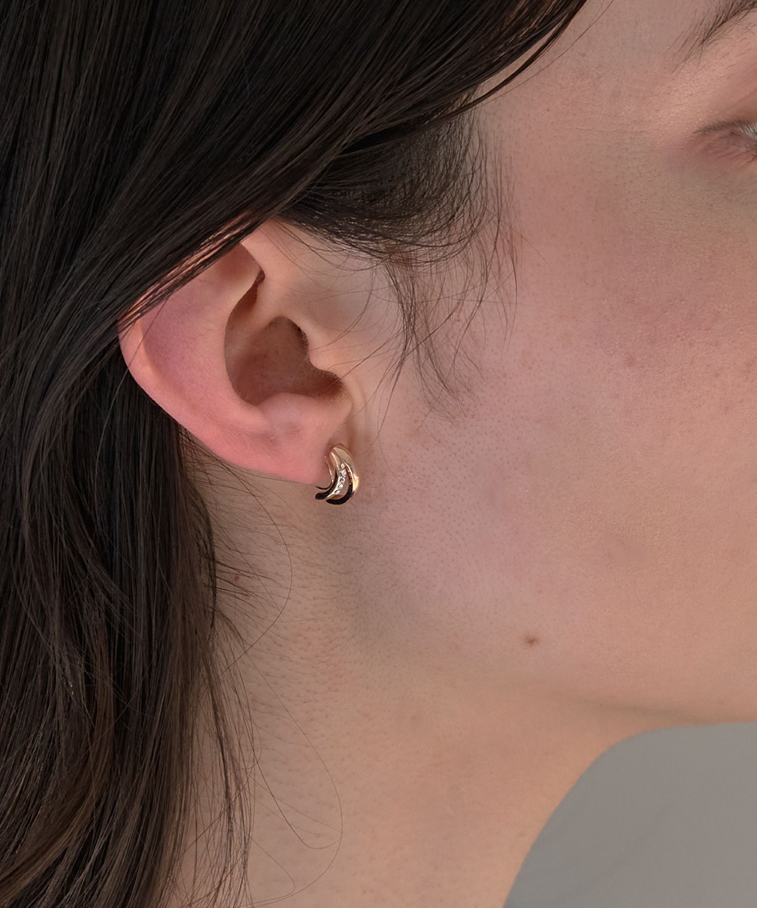 Phoebe「【金属アレルギー対応/痛くないシリーズ】シャインループフィットイヤリング　シャンパンゴールド」|イヤリング|