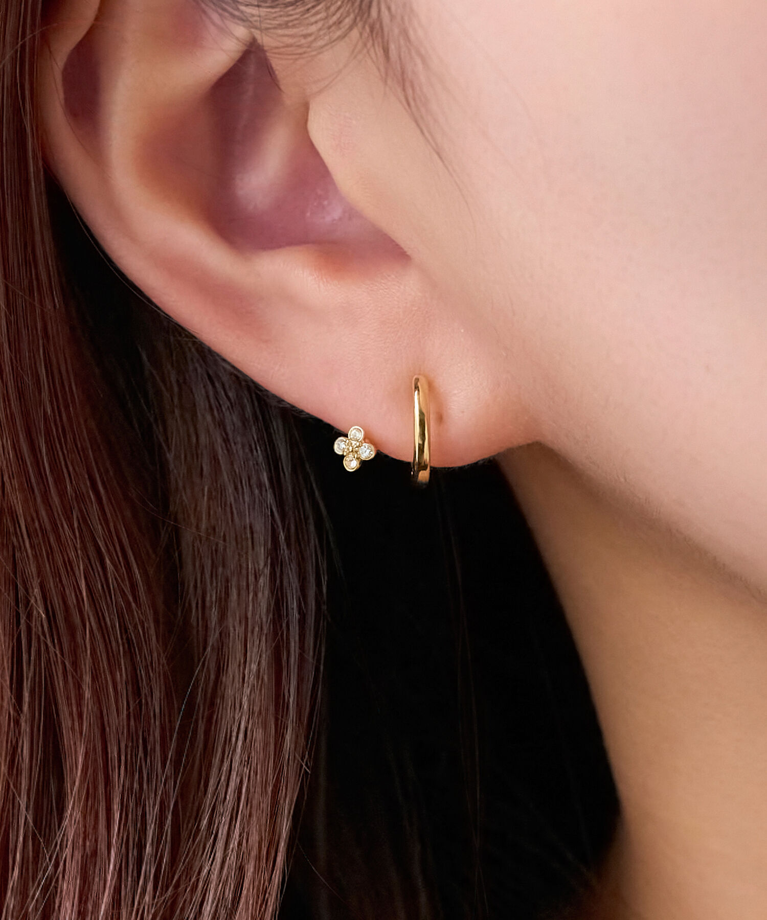 Phoebe「【痛くないシリーズ】フラワービジューライトフィットイヤリング　ゴールド」|イヤリング|