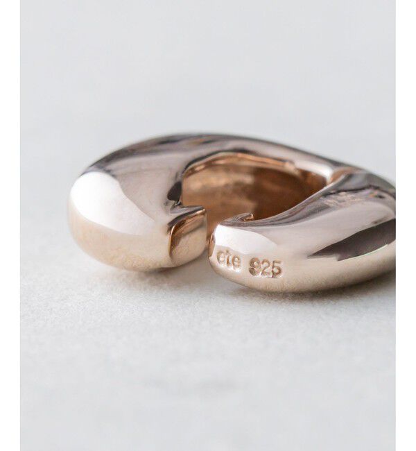 ete「ロウ ハグイヤリング」|イヤリング|