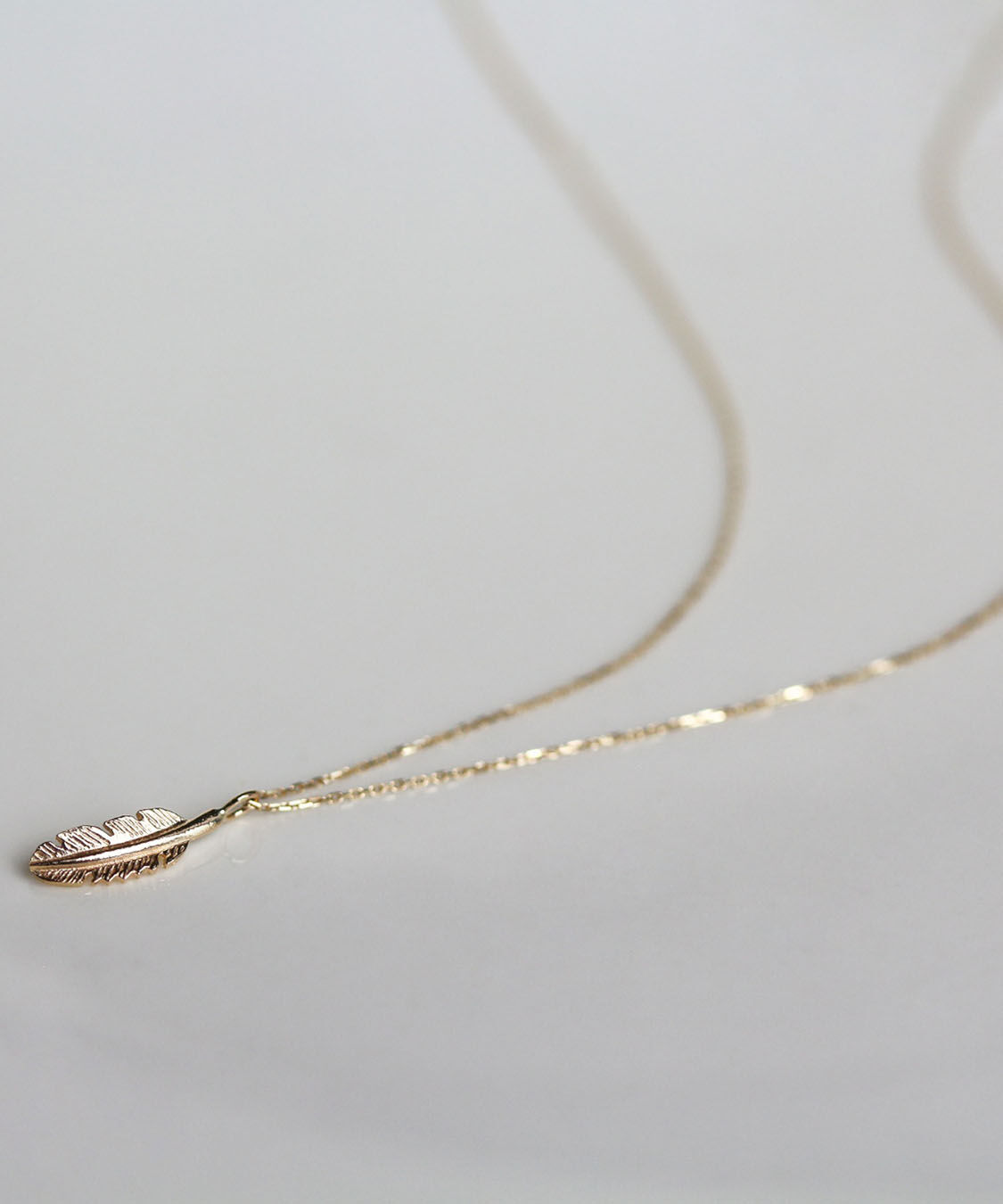  「ゴールド フェザー ネックレス | K10YG」|ネックレス|