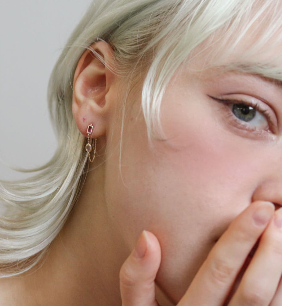  「ロードライトガーネット / ロイヤルブルームーンストーン チェーンフープ ピアス | K10YG」|ピアス|