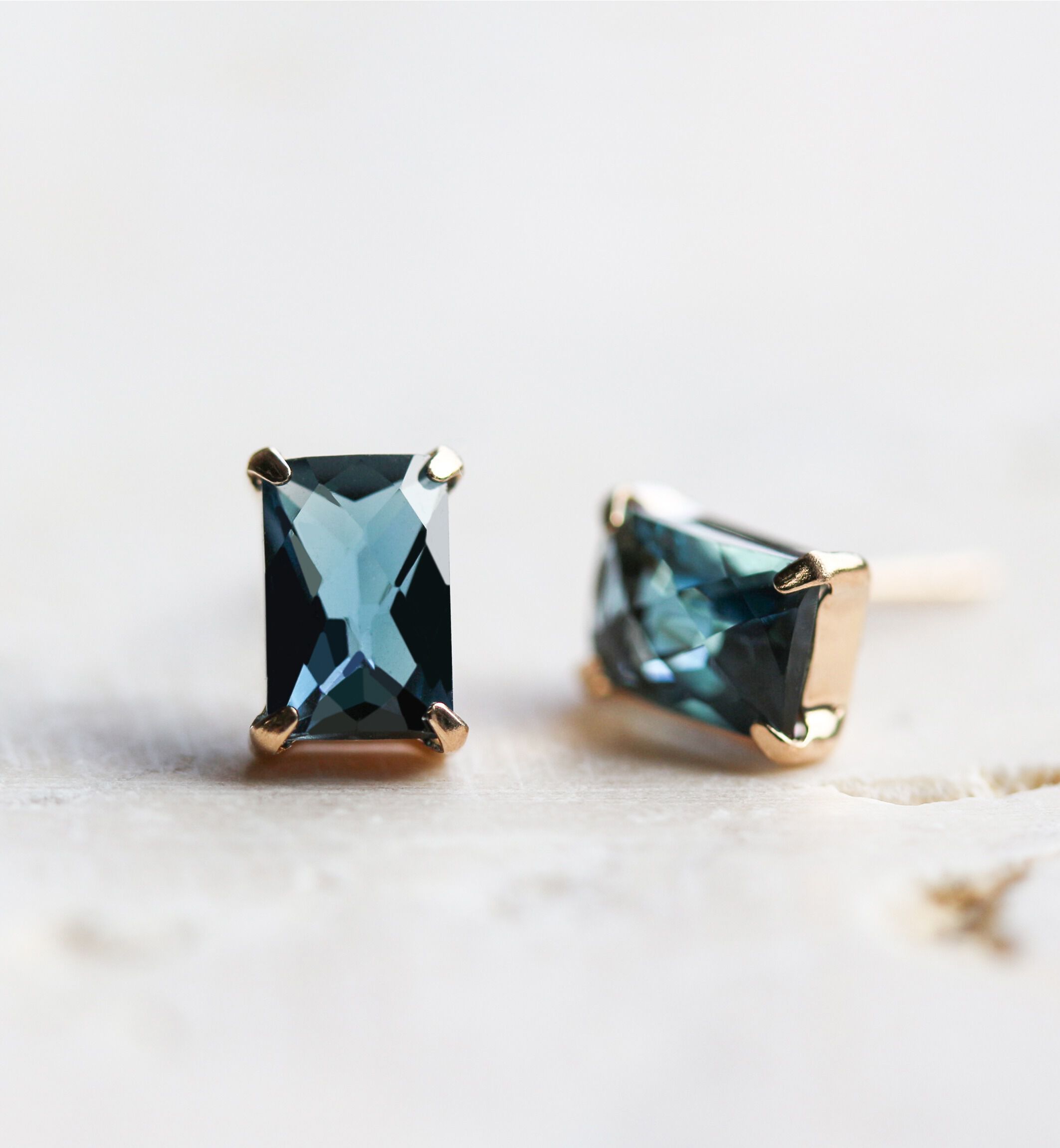  「ロンドンブルートパーズ レクタングル ピアス | K10YG」|ピアス|