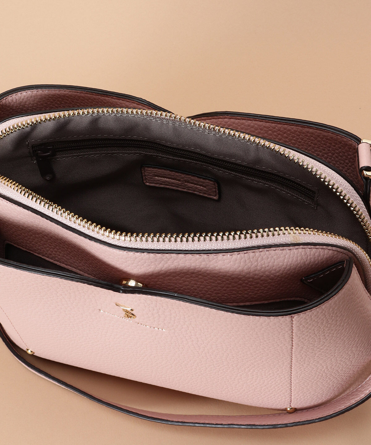 Samantha Thavasa「ウェーブデザインカッティングショルダーバッグ」|ショルダー・メッセンジャー|