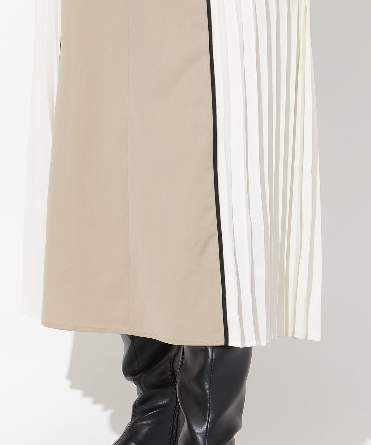 アンドクチュール「配色パイピングVネックワンピース」|ワンピース|