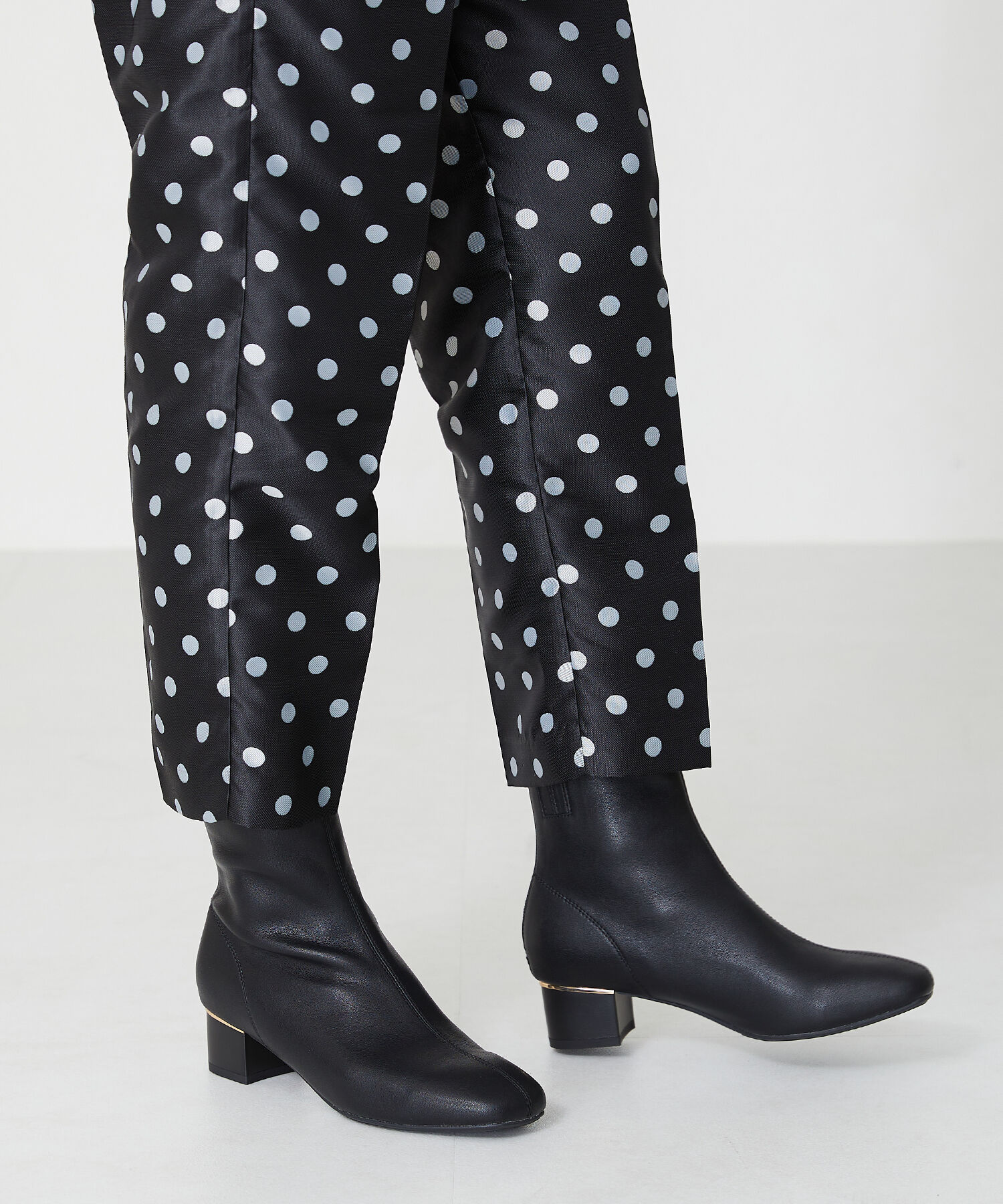 ORiental TRaffic「ソフトレザー メタリックライン ブーツ /31409 柔らかい 履き口に隠しゴム付き」|ショートブーツ|