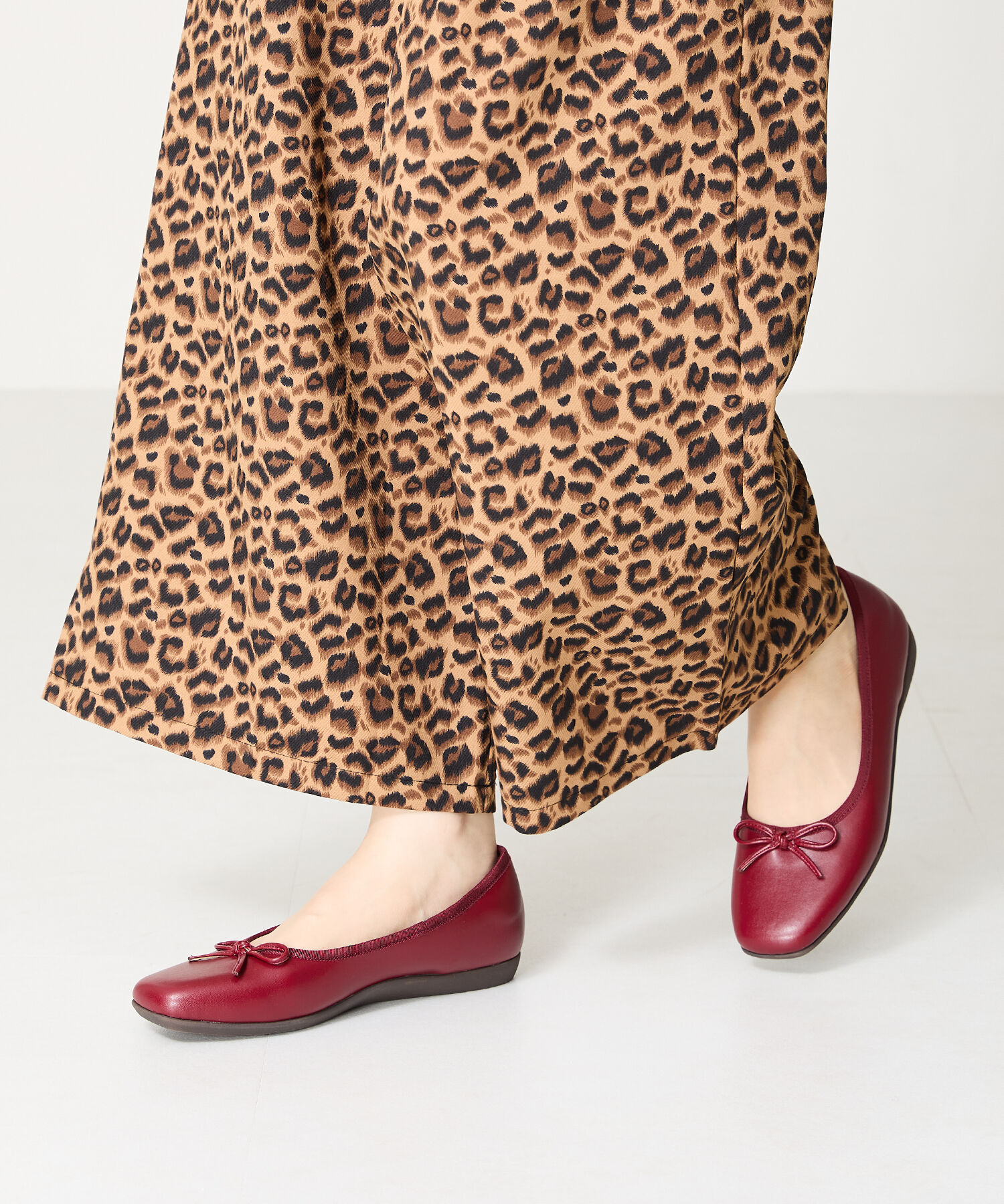 ORiental TRaffic「【WEB限定】 スクエアトゥ バレエシューズ /R-4009 フラット 軽い  厚手クッション」|パンプス|