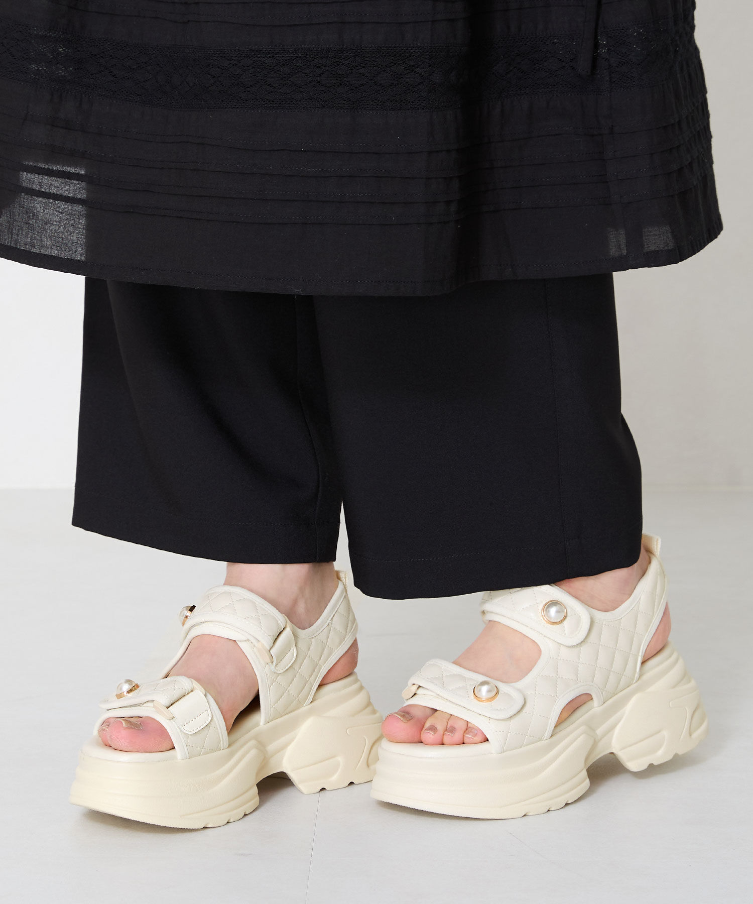 ORiental TRaffic「キルティングパールボタン厚底サンダル/51213 サンダル 厚底 人気」|サンダル|