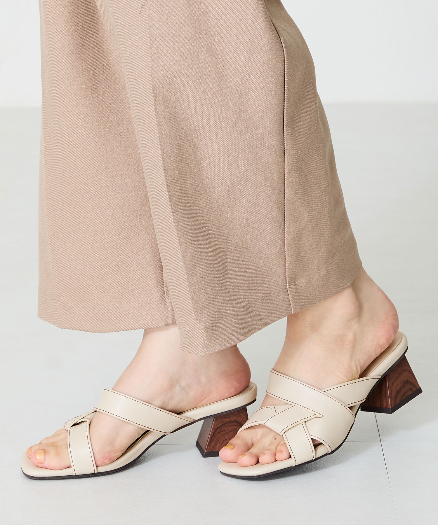 ORiental TRaffic「ウッドヒールクロスリボンサンダル/51209 サンダル 人気 トレンド」|サンダル|BEIGE