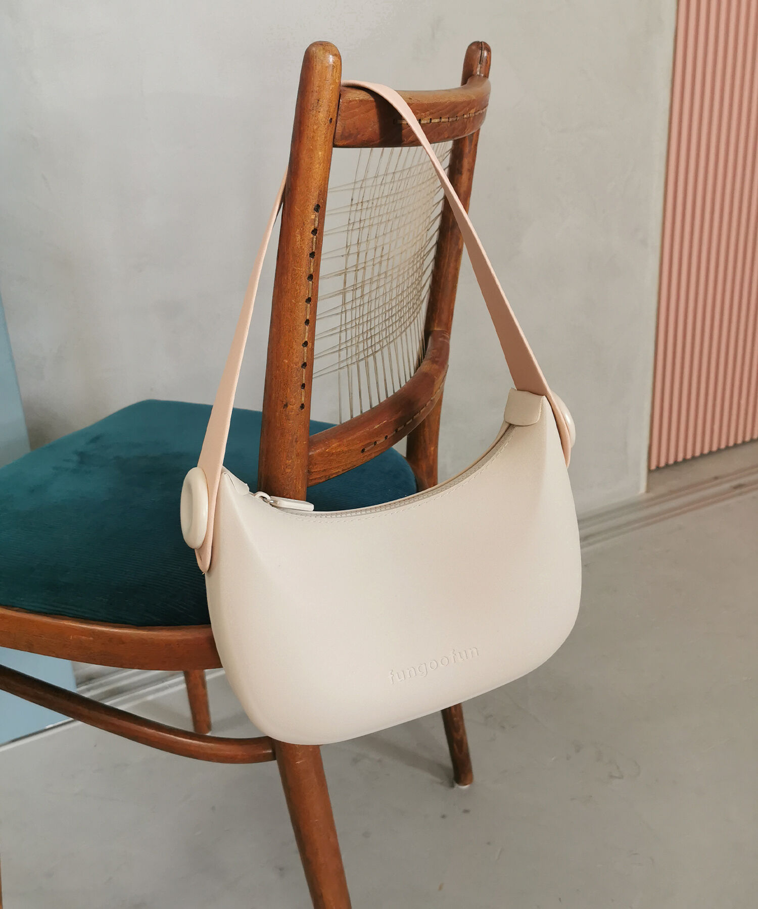 fungoofun「【WEB限定】EVA2way半月型ショルダーバッグ/G-0012 人気 トレンド　売れてる」|ショルダー・メッセンジャー|