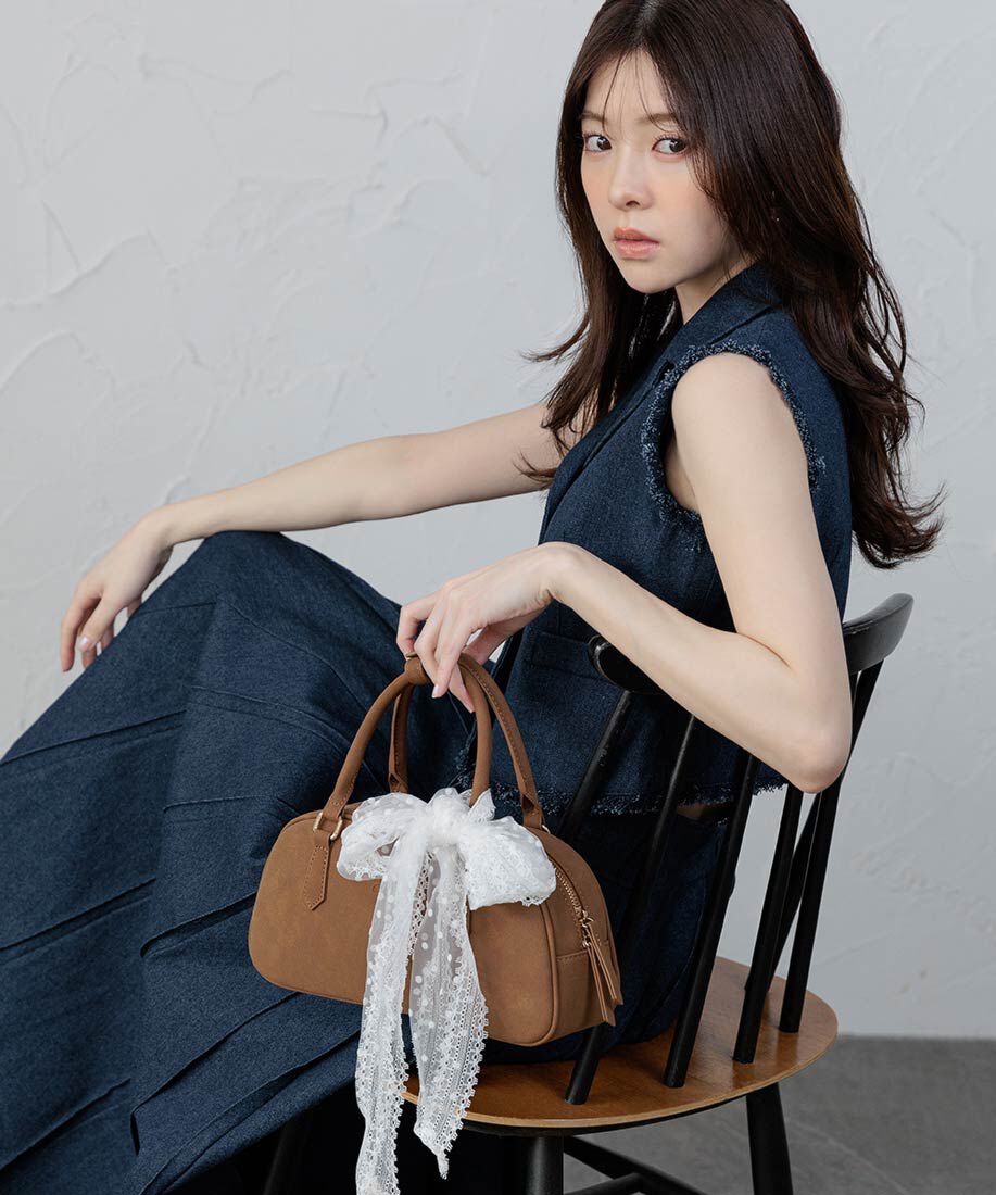  「2WAY スカーフ付きエンボスロゴボストンバッグ」|ハンドバッグ|