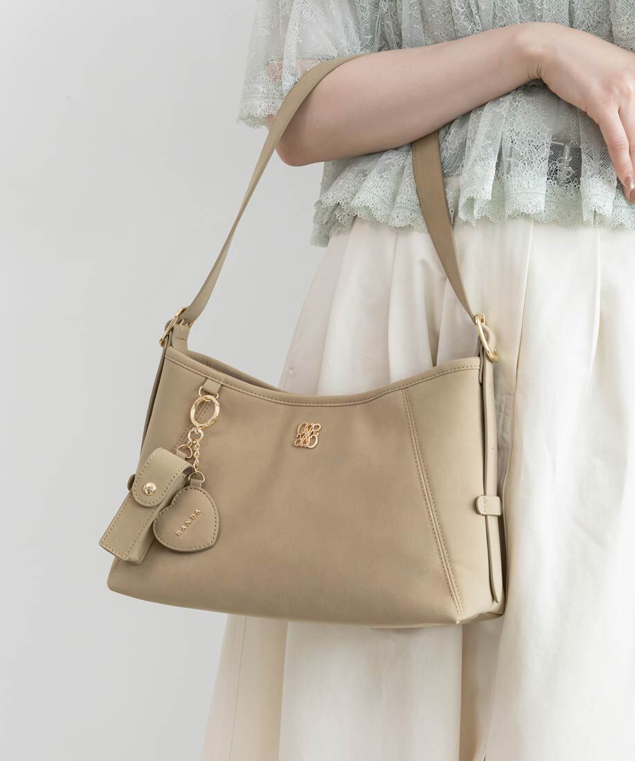  「チャーム付きワンショルダーバッグ」|ショルダー・メッセンジャー|ベージュ