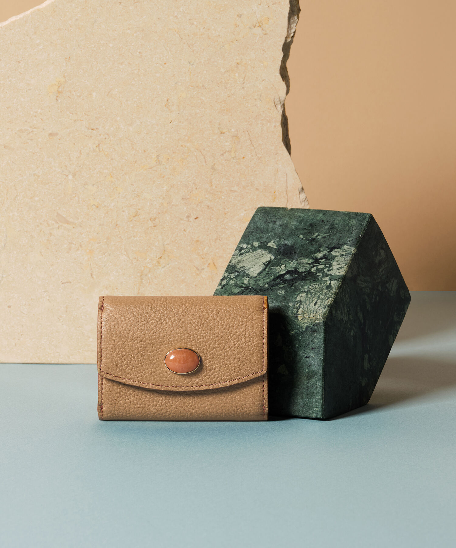 TOPKAPI 「【TOPKAPI】 gemdrops ジェムドロップ ミニエンボスレザー 天然石 三つ折り 財布」|財布|キャメル