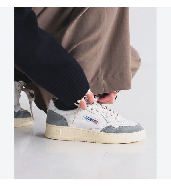 Demi-Luxe BEAMS 「AUTRY / MEDALIST LOW レザースエード コンビ スニーカー」|スニーカー|WHITE/GREY