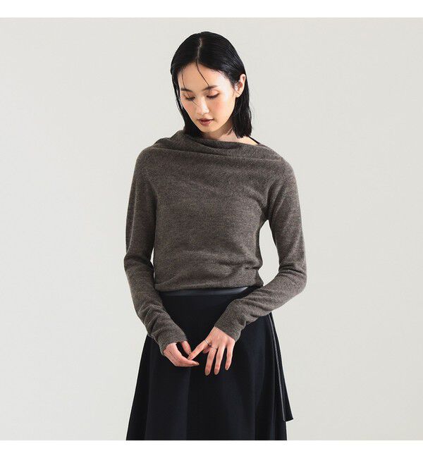 Demi-Luxe BEAMS 「AK+1 / 片畦 アシメトリーネック プルオーバー」|ニット・セーター|BROWN