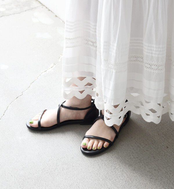 SHIPS any「【SHIPS any別注】eblouna: フラット ナロー ストラップ サンダル」|サンダル|ブラック