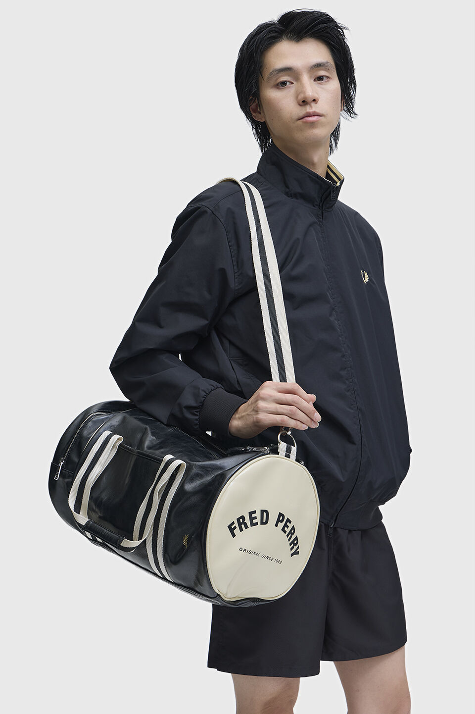 FRED PERRY 「Classic Barrel Bag」|ボストンバッグ|BLACK / ECRU