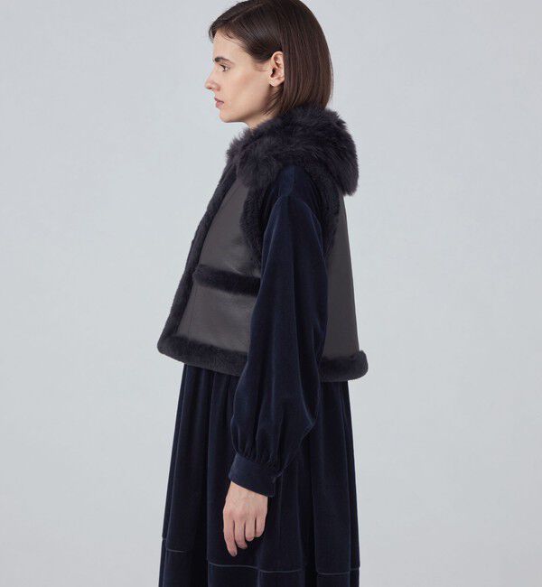 TOMORROWLAND collection「ナッパランムートン リムーバルカラージレ」|ダウンベスト・ベスト|