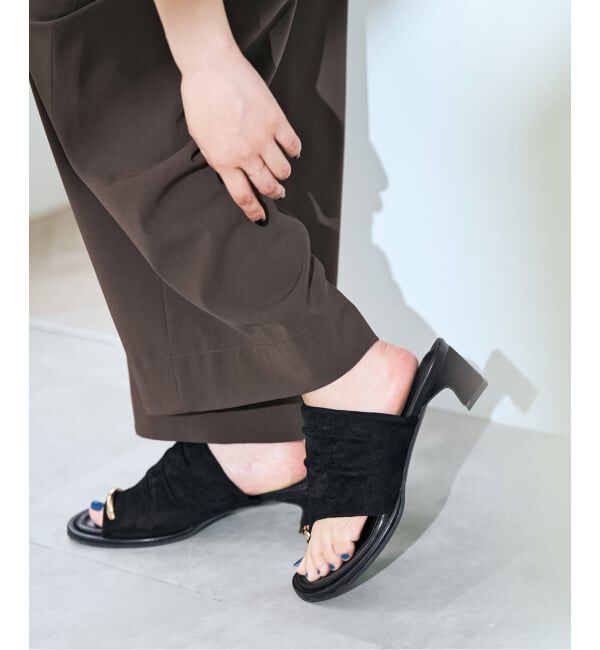 Spick and Span「《予約》Spick & Span スエードサンダル」|サンダル|ブラック