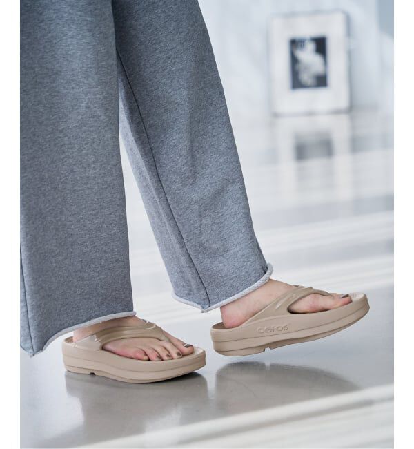  「《追加予約》OOFOS/ウーフォス Oomega」|サンダル|ベージュ
