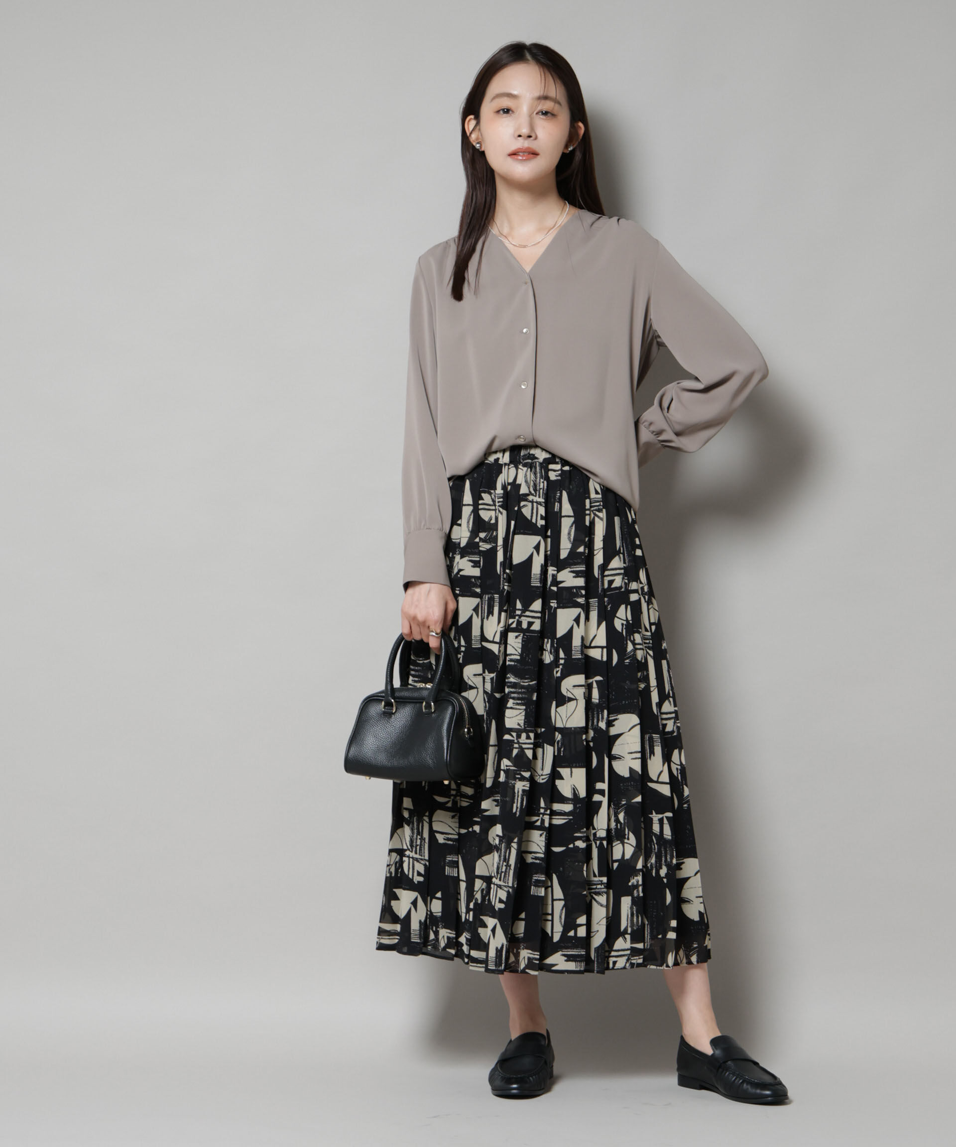 nano･universe「フロントボタンVネックブラウス」|シャツ・ブラウス|