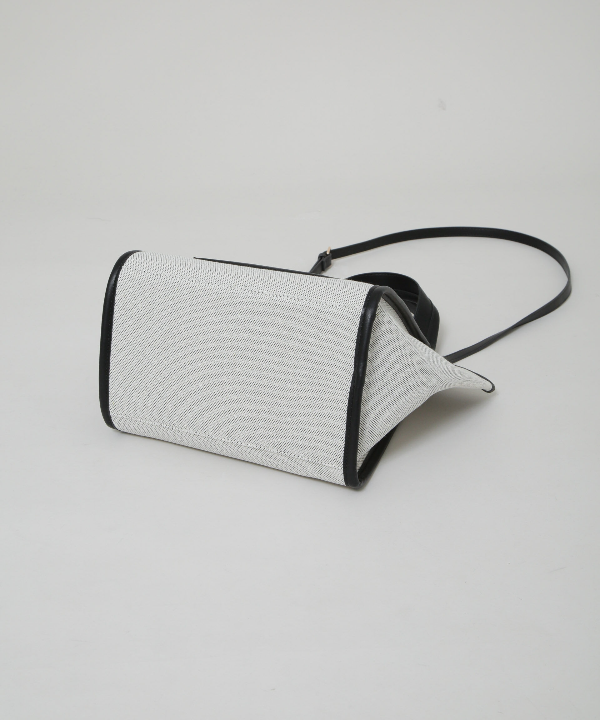 nano･universe「キャンバス&times;フェイクレザーポケットバッグ」|ショルダー・メッセンジャー|