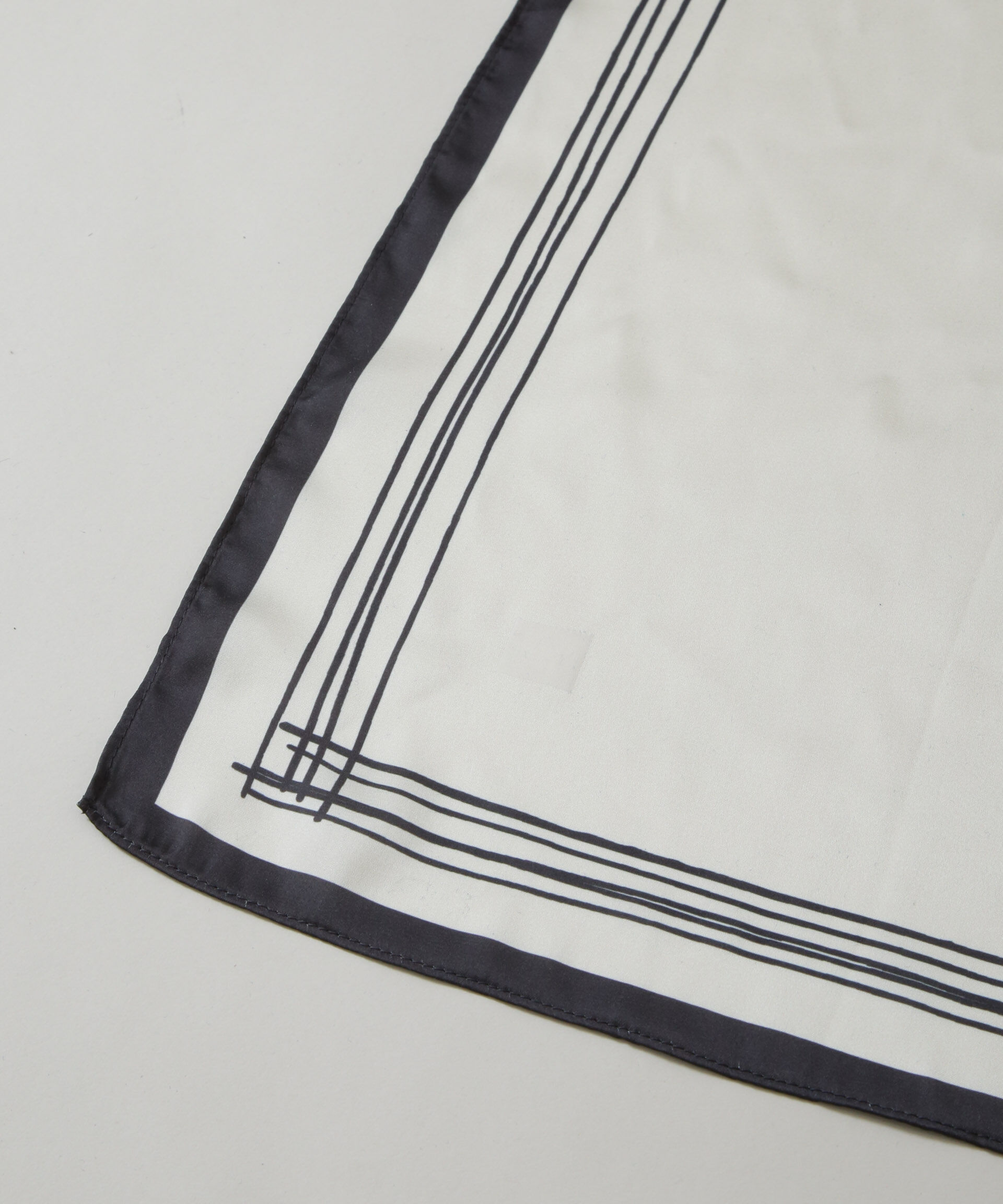 nano･universe「幾何柄スカーフ」|マフラー|