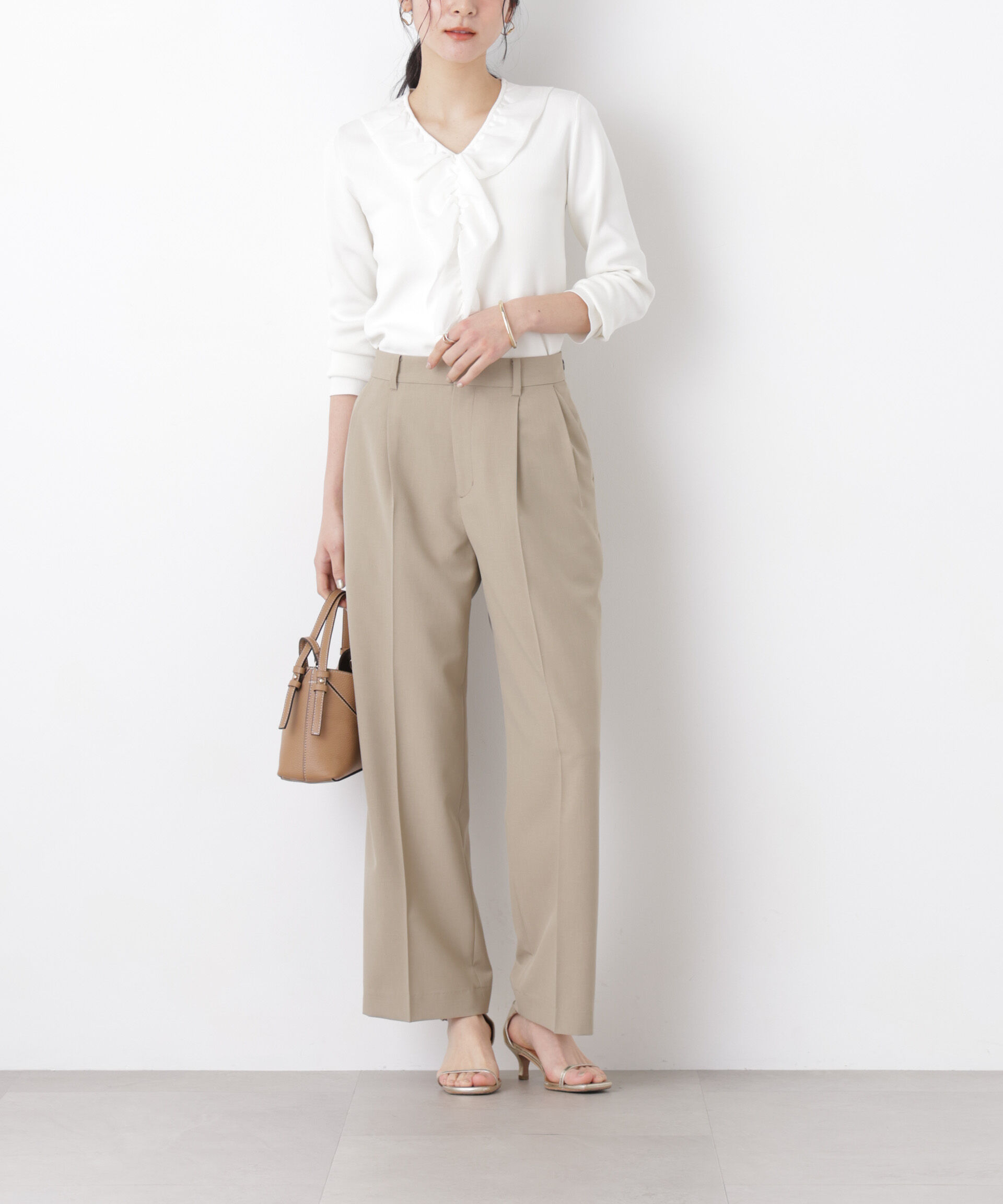 nano･universe「ライトファンクションタックセミワイドパンツ(セットアップ可)」|チノ|ベージュ