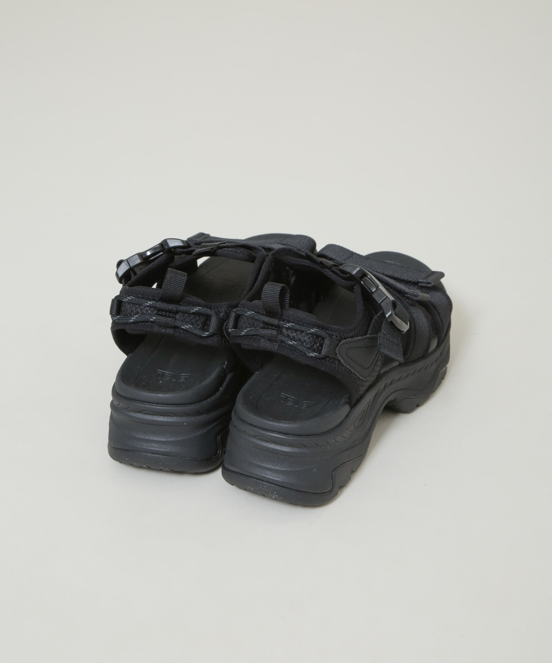 nano･universe「Teva/Hurricane Ampsole Gaila BLACK」|サンダル|
