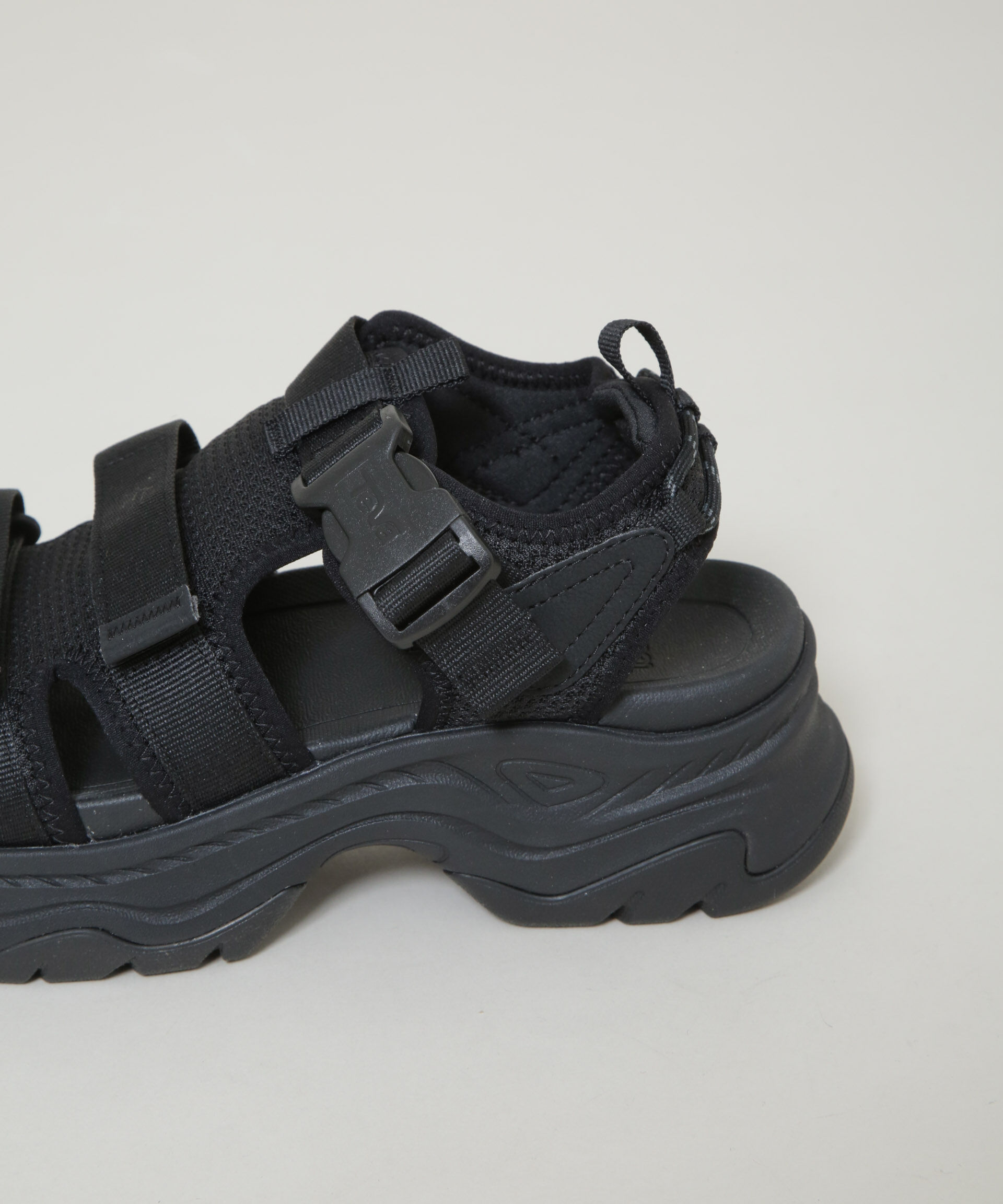 nano･universe「Teva/Hurricane Ampsole Gaila BLACK」|サンダル|