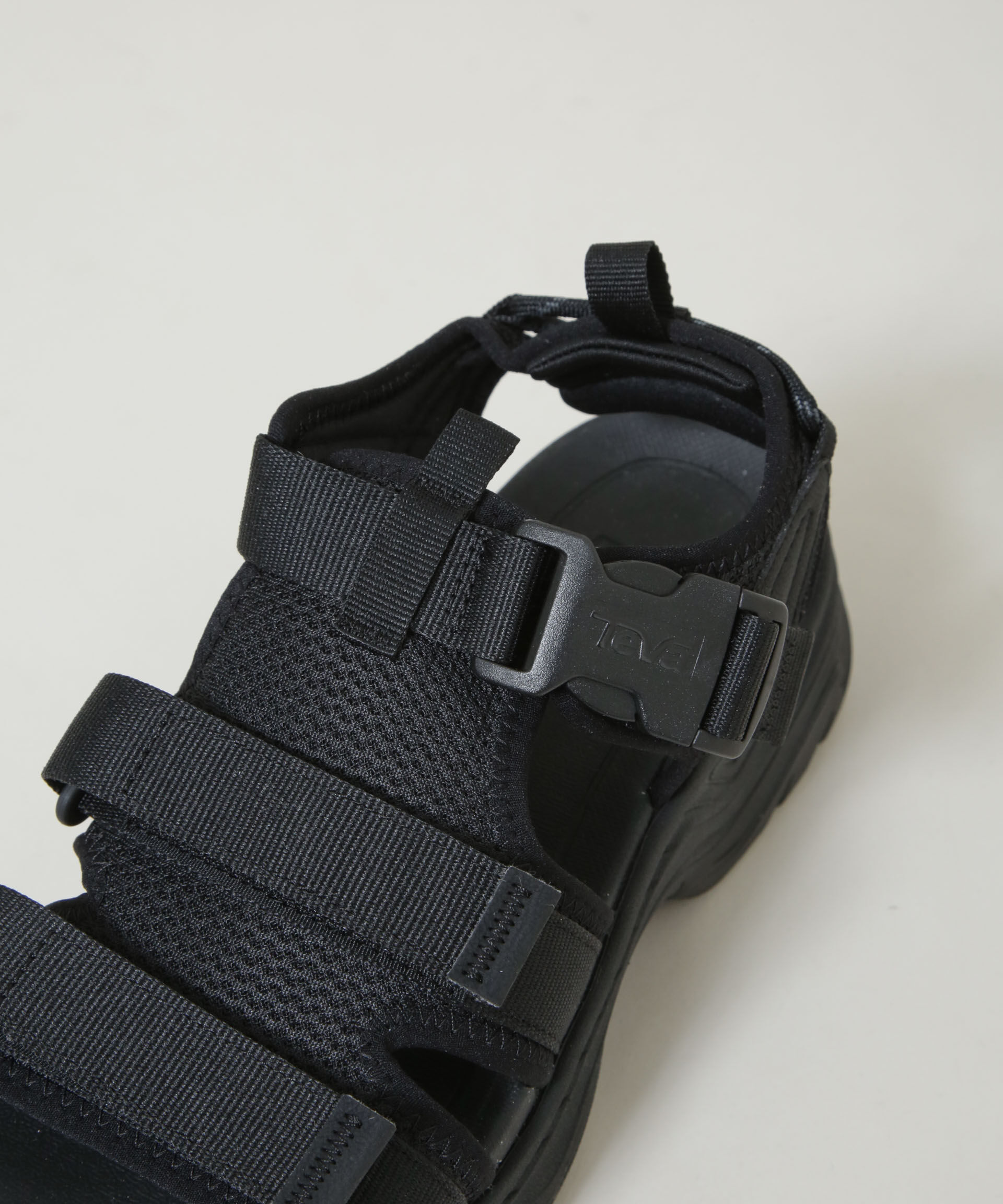 nano･universe「Teva/Hurricane Ampsole Gaila BLACK」|サンダル|