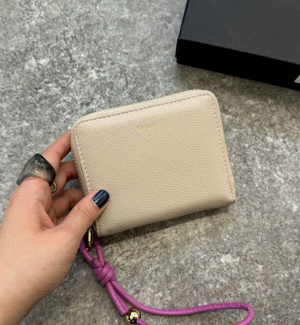 fredy emue「【WEB限定】【BEAURE/ビュレ】レザーストラップウォレット M」|財布|ピンク